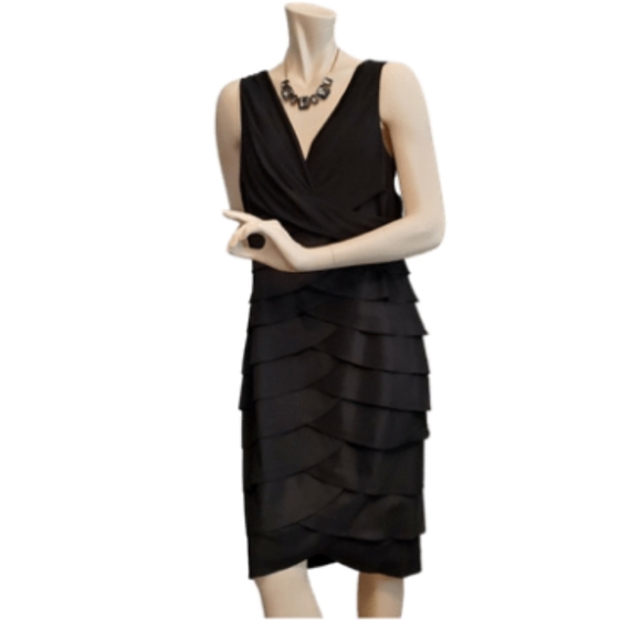 Adrianna Papell Dresses & Skirts - Adrianna Papell Scallop / Layered cocktail dress